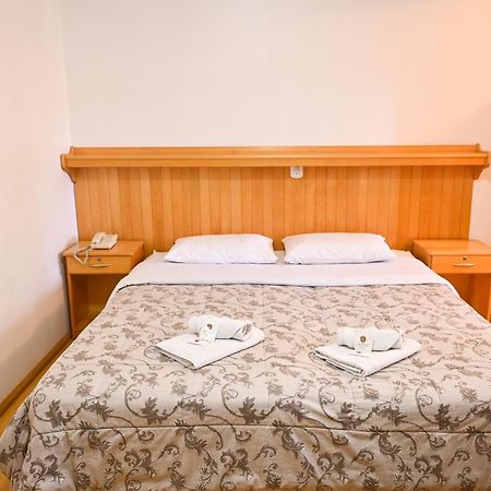 Hotel 13 Linden Treze Tílias Extérieur photo