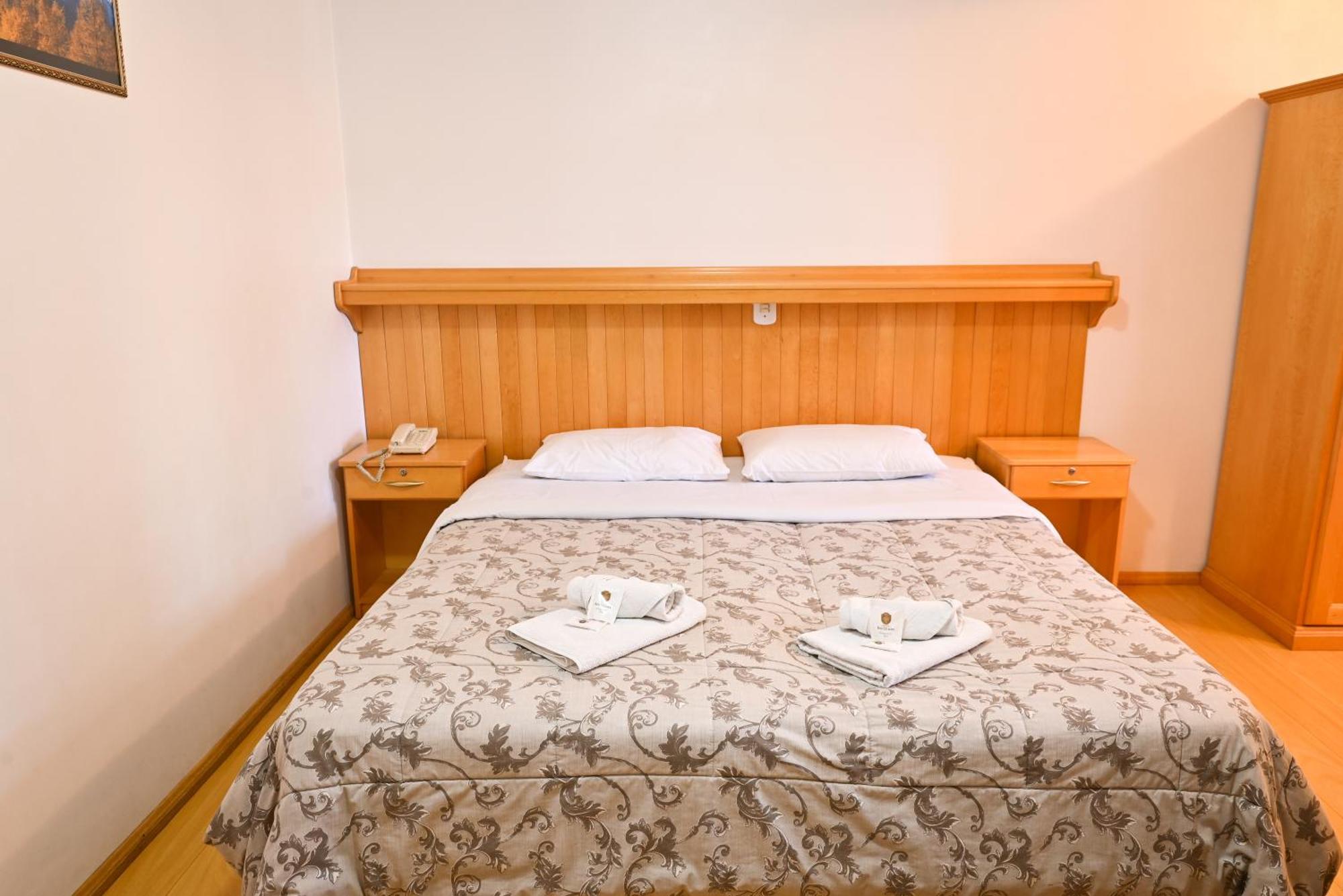 Hotel 13 Linden Treze Tílias Extérieur photo